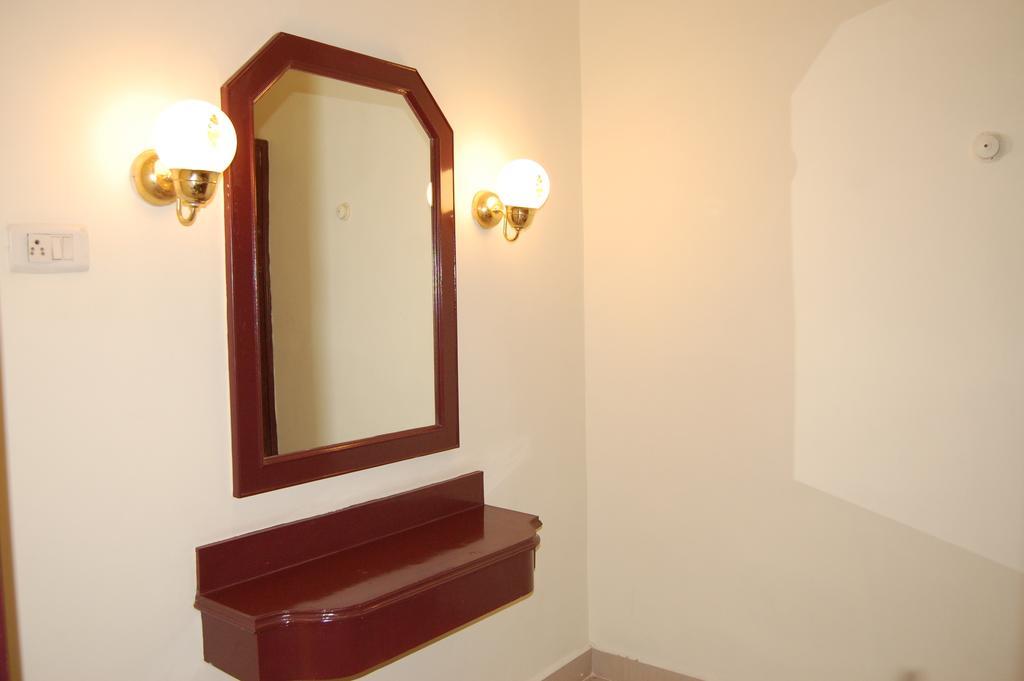 Hotel Orange Blossom Tiruchirappalli Eksteriør billede